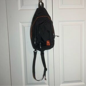 Janluhu crossbody in black